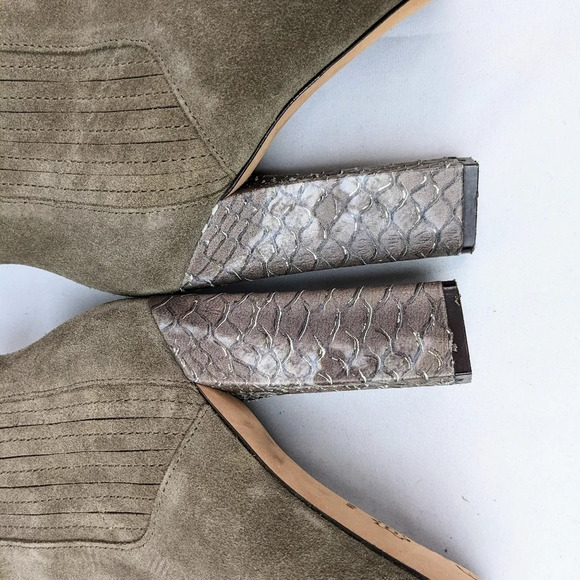 Joan & David Dapraxy Taup Heeled Ankle Boots Booties Metallic Snake Skin 8.5 M - Picture 9 of 12